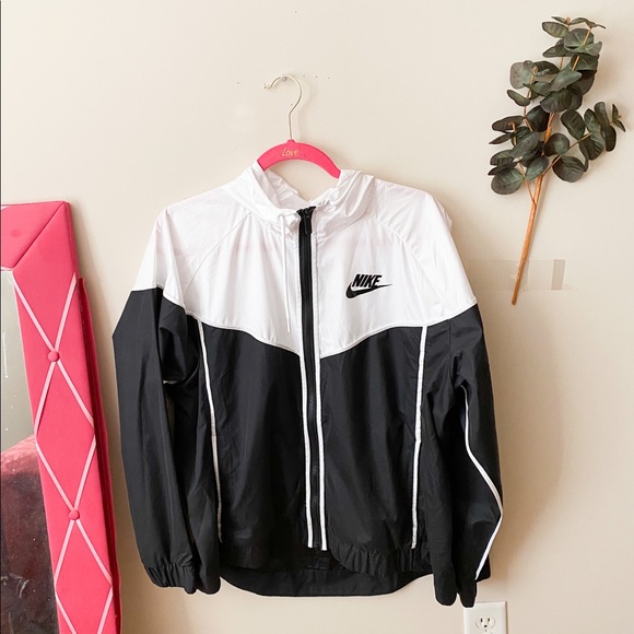 Nike Jackets & Blazers - NWT Nike Windbreaker Women’s Size 1X Black & White